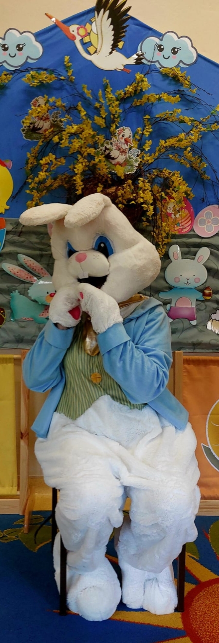 Zajączek Wielkanocny z wizytą w przedszkolu